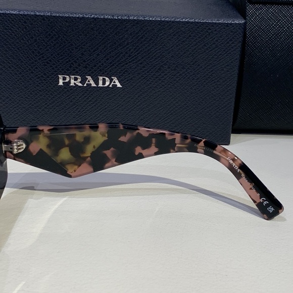 New Women’s Prada Sunglasses - Picture 6 of 8
